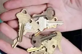 废旧钥匙不用扔！把它放在卫生间里，家家户户都用得上图片