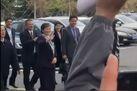 李兰娟院士到济宁，校园秒变大型追星现场！学生：偶像的力量图片