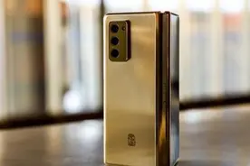 进博会｜三星5G折叠屏手机：别担心折痕，至少坚持20万次视频封面