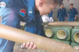凌空出击！歼10战机高燃实弹训练画面图片
