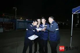 工地运渣土玩时间游戏，夜里的许可证凌晨就开始，南京环境执法通宵夜查千家工地图片