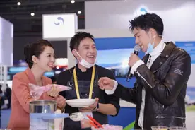 九大全球合作标杆乳品亮相进博会 | 伊利宣布：将挺进“全球乳业三强”图片