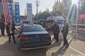 枣庄交警“e动车管所”开启周末上门服务图片