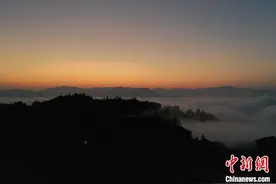 贵州从江：天鹅山云海如画图片