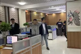 轻信网上拍卖，一收藏爱好者被骗1.1万元拍卖费，警方追回古画：务必认准有资质的机构进行鉴定图片