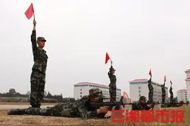 赞！3名武警女新兵首次实弹射击取得5发49环成绩图片