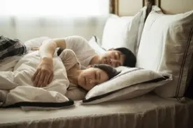 3年前韩国老公出了轨，能离婚吗？图片