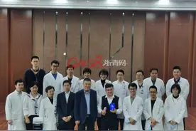 阔别7个月，跨越千里，34岁的荆门新冠康复者来杭赴约：为了吹首萨克斯曲图片