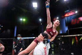 十年未败+UFC六连胜！张伟丽后闫晓楠也成中国格斗门面图片