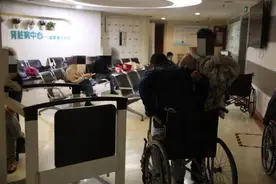 白天上班，晚上治病，从不出远门……但他说，我还有梦想图片