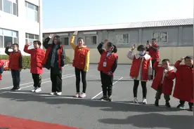 48秒丨滨州无棣：萌娃走进消防救援大队 体验小小消防员图片