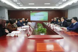 省检察院领导与部分驻泰省人大代表座谈图片