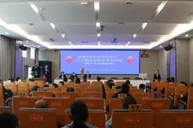 竞拍人，请举牌！图片