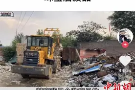 一个被收废品耽误的“段子手”火了：每天有几万人等着看他又捡了啥宝贝图片
