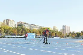 衡水市举行第二届冰雪运动会滑轮项目比赛图片
