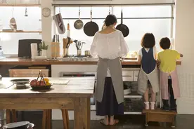 家庭妇女抑或全职太太，都是“不被看见”的失语女性图片