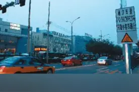 小官巨贪！长沙一交警参与驾照违规销分，6年受贿超千万……视频封面
