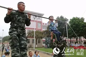 萌娃进军营图片