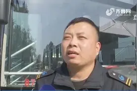 暖心！早高峰遇上急救车，济南公交司机喊话私家车，让出生命通道视频封面