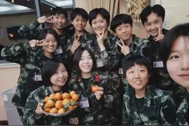 00后“小公主”，穿上军装更美丽图片
