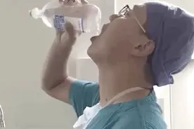 医生术后喝葡萄糖水引争议，这个后续有点暖图片