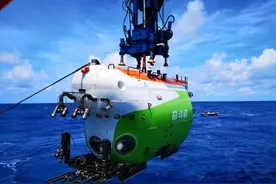 每日一词∣深海载人潜水器 deep-sea manned submersible图片