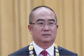 抗疫先进事迹｜张定宇：疫情“暴风眼”里，“渐冻”之躯与时间赛跑图片