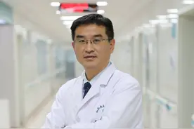 铅衣人：因热爱而坚持的石头哥图片