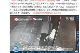 “缩骨功”再现江湖？男子缩骨钻门缝盗窃图片