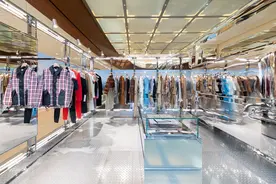 「是日美好事物」Burberry在广州打造记忆“镜”界，权志龙的Nike鞋越“烂”越好看图片
