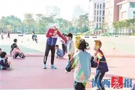 跳断无数根绳 厦门一跳绳教练跳成了总冠军图片