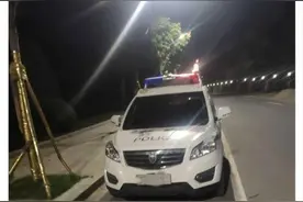 警察被举报开警车约会？官方回应来了图片