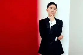 谁说喜剧明星都不帅？王自健西服控搭配更绅士图片