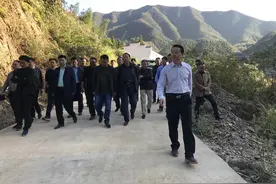黄伟雄率队调研钟虹公路二期建设推进工作图片
