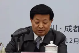 官方通报：成都理工大学原书记谭书敏违规超标准乘坐头等舱图片