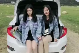 广西俩美女在车尾箱内秀“姿色”！一下“火”了，警方要找人图片