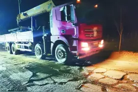 黑龙江多地段公路破损严重：路面坑洼龟裂 群众盼维修图片