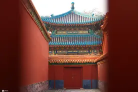 透过门缝看故宫未开放区域 神秘感十足仿佛穿越回明清图片