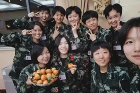 00后“小公主”，穿上军装更美丽图片