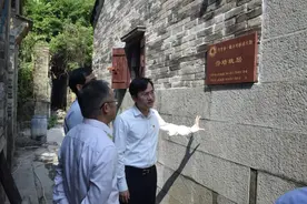 【政研动态】市委政研室、邮储银行江门分行帮扶工作组赴开平市沙塘镇联光村开展专题党建暨脱贫攻坚活动图片