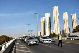 天津 快速路发生三车事故图片
