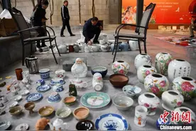 全国200余名近现代收藏家携藏品在成都摆集市交流图片