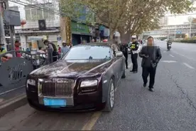 贵阳劳斯莱斯驾驶员一次被扣12分，只因做了这件事图片