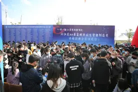 上千人现场达成初步就业意向！浙江高校智能制造类专场招聘会在宁波工程学院举行图片