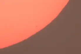 情报站｜夕阳西下，落日余晖！潍坊壹粉拍到了一个“不明飞行物”图片