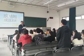 别人家的大学！班主任是学校党委书记图片