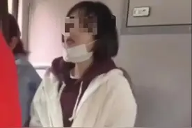 女子公交不戴口罩吃榴莲 还怼劝阻者：年纪这么大了，鼻子还能这么好使图片
