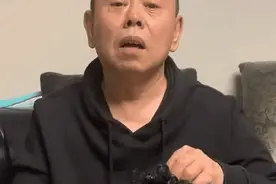 潘长江COS陈奕迅！网友评价：不能说毫无干系，只能说一模一样图片