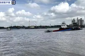 上海一货船在黄浦江沉没！无人员伤亡，目前沉船打捞工作正在进行中图片