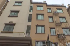 记者帮忙：天然气管道挡住壁挂炉排烟管 记者协调来解决图片